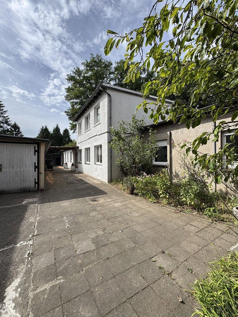 Prenájom bytu 4-izbový 98 m², Liebknechtstraße 94, Oberhausen, Severné Porýnie - Westfálsko Prenájom bytu 4-izbový 98 m², Liebknechtstraße 94, Oberhausen, Severné Porýnie - Westfálsko