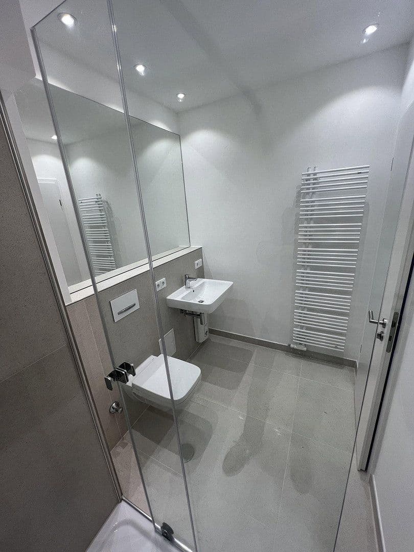 Prenájom bytu 3-izbový 80 m², Düsseldorf, Severné Porýnie - Westfálsko Prenájom bytu 3-izbový 80 m², Düsseldorf, Severné Porýnie - Westfálsko
