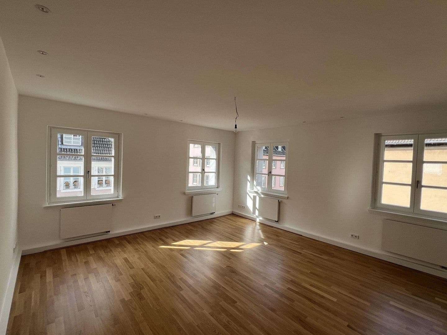 Prenájom bytu 3-izbový 80 m², Düsseldorf, Severné Porýnie - Westfálsko Prenájom bytu 3-izbový 80 m², Düsseldorf, Severné Porýnie - Westfálsko