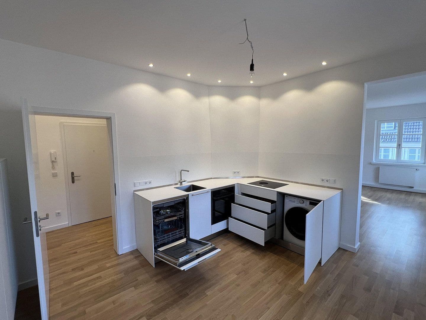 Prenájom bytu 3-izbový 80 m², Düsseldorf, Severné Porýnie - Westfálsko Prenájom bytu 3-izbový 80 m², Düsseldorf, Severné Porýnie - Westfálsko