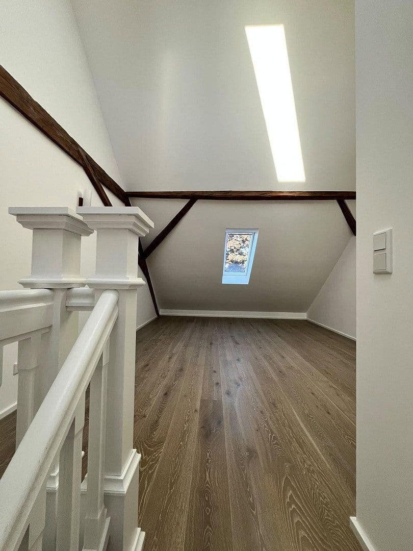 Prenájom bytu 4-izbový 125 m², Gilching, Bavorsko Prenájom bytu 4-izbový 125 m², Gilching, Bavorsko