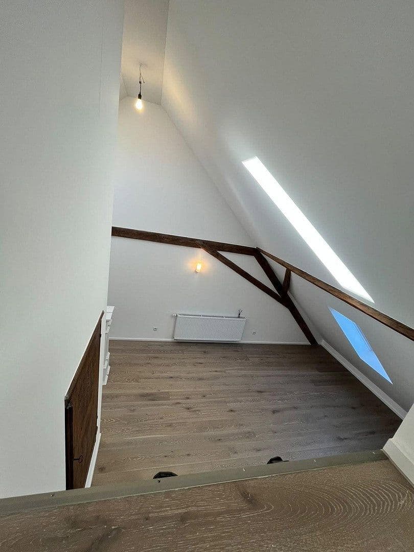 Prenájom bytu 4-izbový 125 m², Gilching, Bavorsko Prenájom bytu 4-izbový 125 m², Gilching, Bavorsko