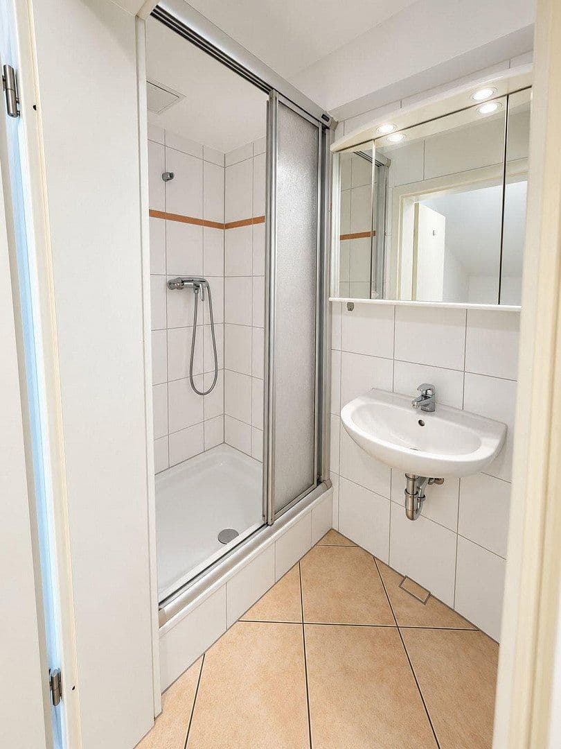 Prenájom bytu 2-izbový 38 m², Viehtrift 23, Köln, Severné Porýnie - Westfálsko Prenájom bytu 2-izbový 38 m², Viehtrift 23, Köln, Severné Porýnie - Westfálsko