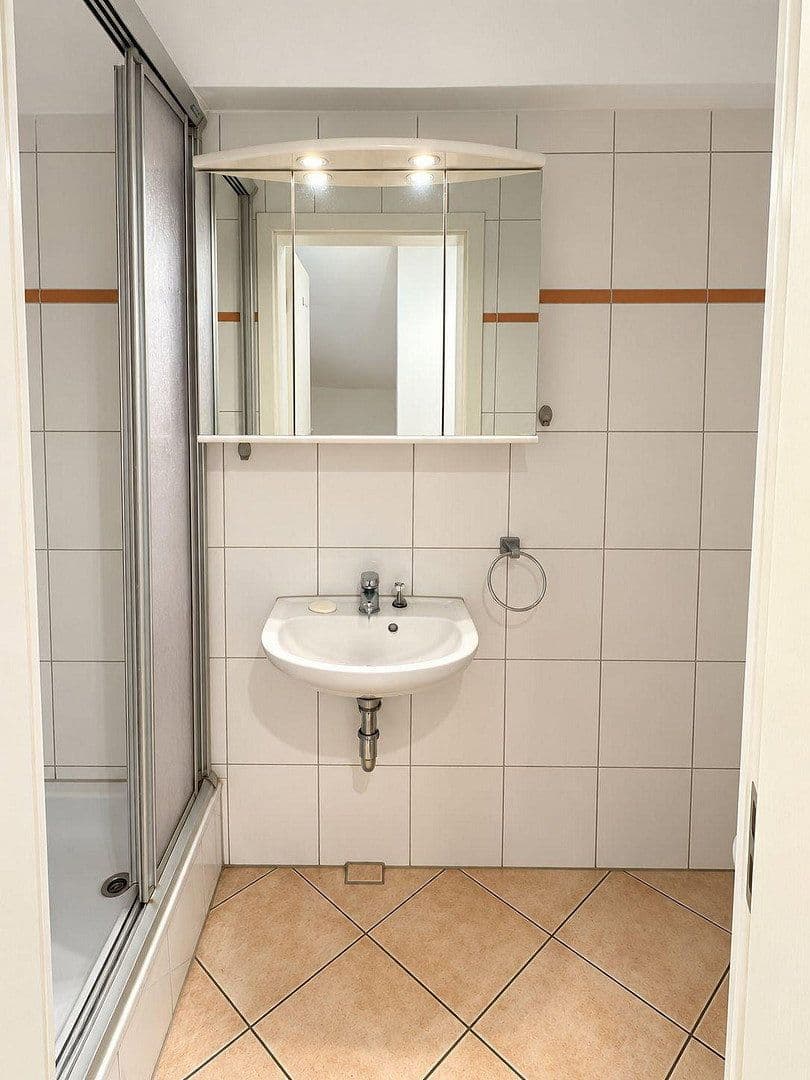 Prenájom bytu 2-izbový 38 m², Viehtrift 23, Köln, Severné Porýnie - Westfálsko Prenájom bytu 2-izbový 38 m², Viehtrift 23, Köln, Severné Porýnie - Westfálsko
