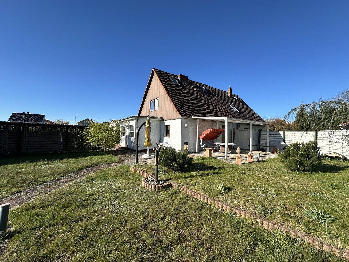 Predaj domu 170 m², pozemok 1.561 m², Fürstenberger Weg 3, Wesenberg, Meklenbursko-Predpomoransko Predaj domu 170 m², pozemok 1.561 m², Fürstenberger Weg 3, Wesenberg, Meklenbursko-Predpomoransko