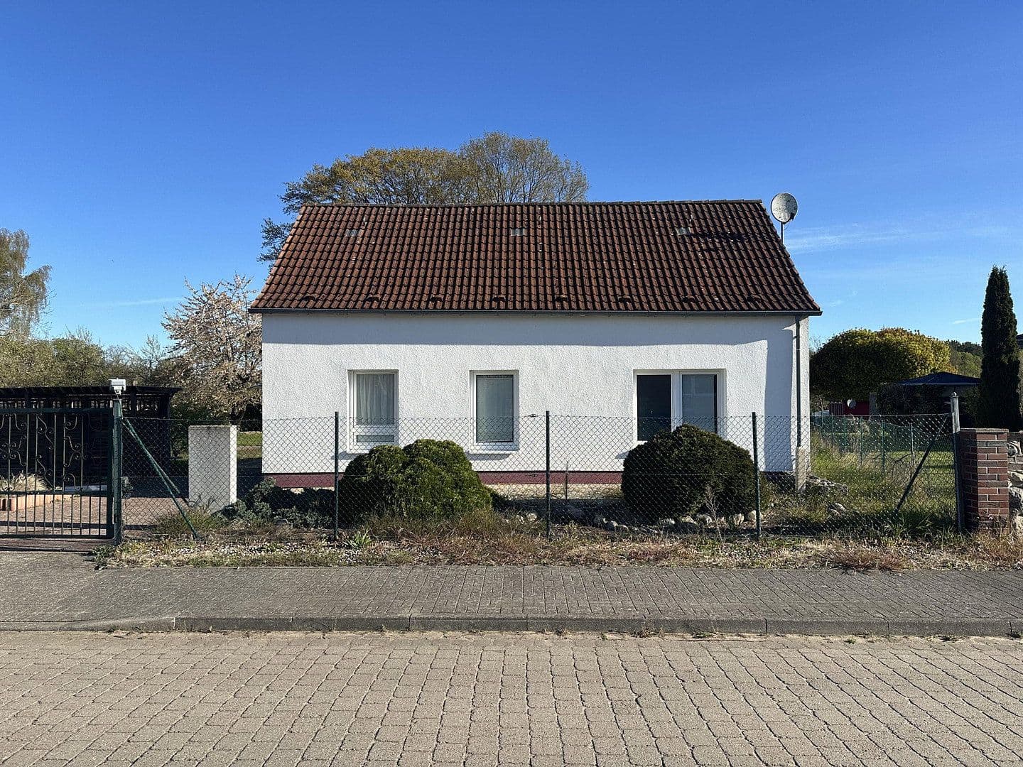 Predaj domu 170 m², pozemok 1.561 m², Fürstenberger Weg 3, Wesenberg, Meklenbursko-Predpomoransko Predaj domu 170 m², pozemok 1.561 m², Fürstenberger Weg 3, Wesenberg, Meklenbursko-Predpomoransko