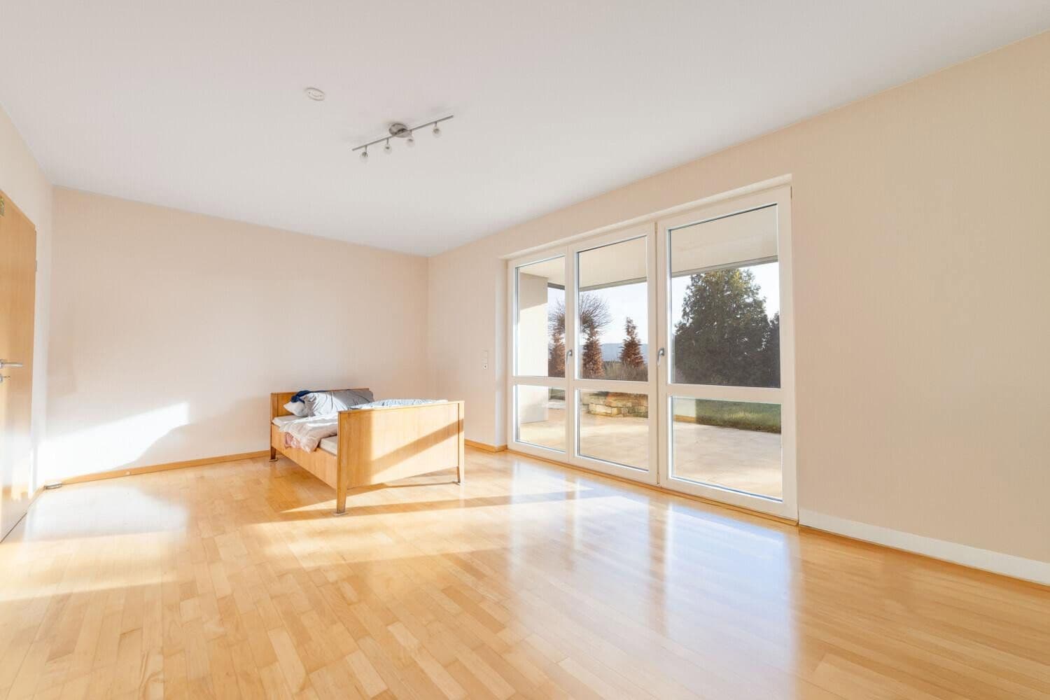 Prenájom bytu 2-izbový 105 m², Gusterath, Porýnie-Falcko Prenájom bytu 2-izbový 105 m², Gusterath, Porýnie-Falcko