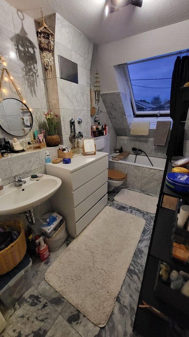 Prenájom bytu 2-izbový 74 m², Alt-Sossenheim 47a, Frankfurt, Hesensko Prenájom bytu 2-izbový 74 m², Alt-Sossenheim 47a, Frankfurt, Hesensko