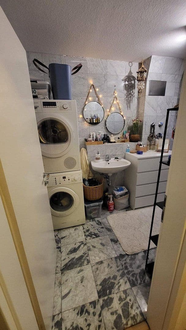 Prenájom bytu 2-izbový 74 m², Alt-Sossenheim 47a, Frankfurt, Hesensko Prenájom bytu 2-izbový 74 m², Alt-Sossenheim 47a, Frankfurt, Hesensko