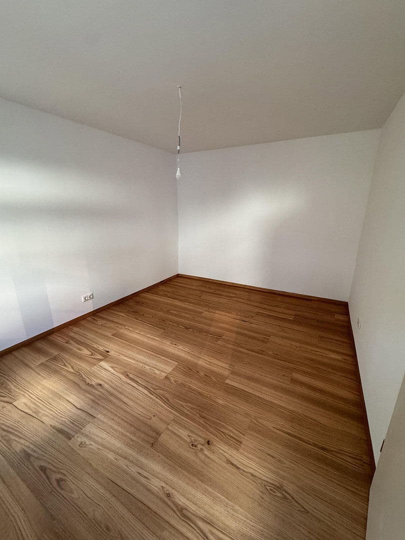 Prenájom bytu 3-izbový 77 m², Friedrichstraße 32, Erlangen, Bavorsko Prenájom bytu 3-izbový 77 m², Friedrichstraße 32, Erlangen, Bavorsko