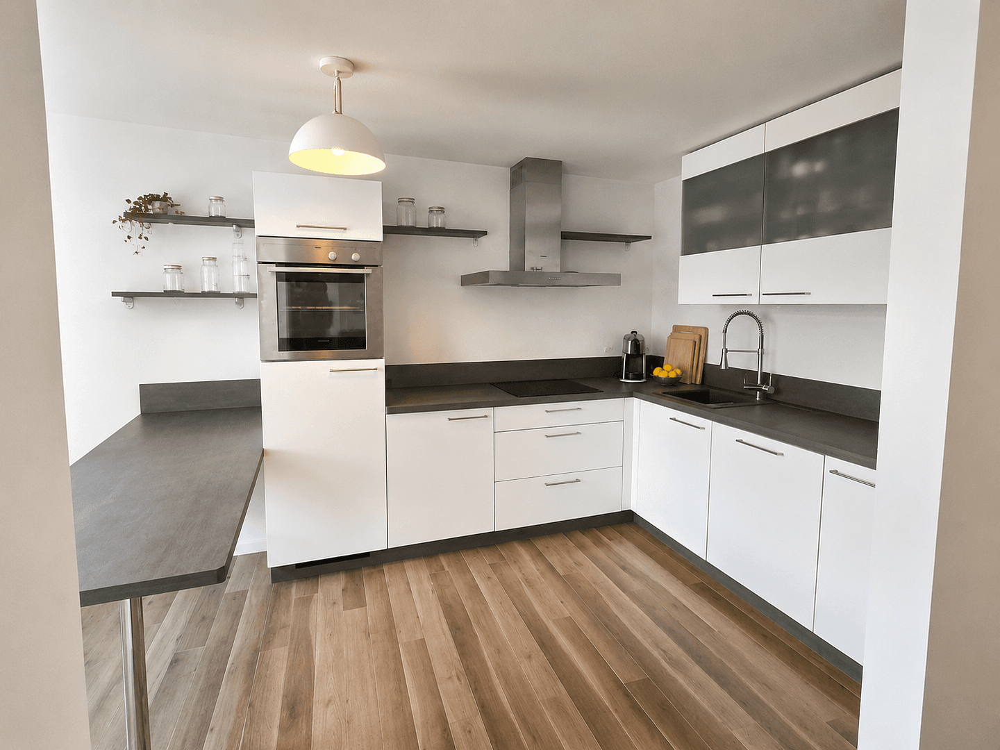 Prenájom bytu 3-izbový 91 m², Wittenburger Straße 30, Schwerin, Meklenbursko-Predpomoransko Prenájom bytu 3-izbový 91 m², Wittenburger Straße 30, Schwerin, Meklenbursko-Predpomoransko