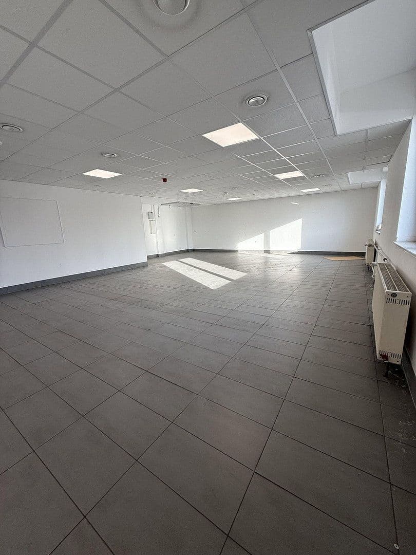 Prenájom nebytového priestoru 3.020 m², Magdeburgerstrasse 37, Gelsenkirchen, Severné Porýnie - Westfálsko Prenájom nebytového priestoru 3.020 m², Magdeburgerstrasse 37, Gelsenkirchen, Severné Porýnie - Westfálsko