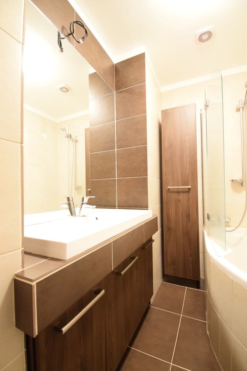 Predaj bytu 2-izbový 75 m², Ukrajinská, Praha, Praha Predaj bytu 2-izbový 75 m², Ukrajinská, Praha, Praha