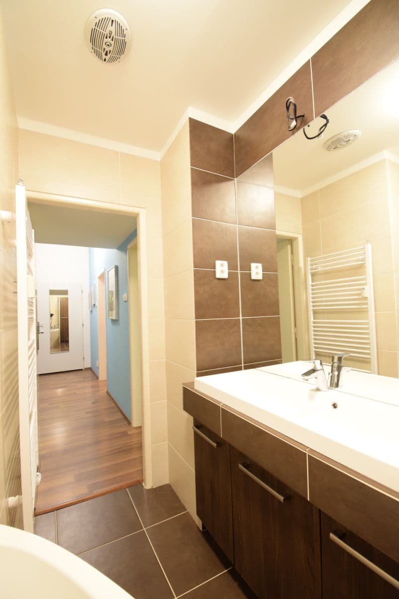 Predaj bytu 2-izbový 75 m², Ukrajinská, Praha, Praha Predaj bytu 2-izbový 75 m², Ukrajinská, Praha, Praha