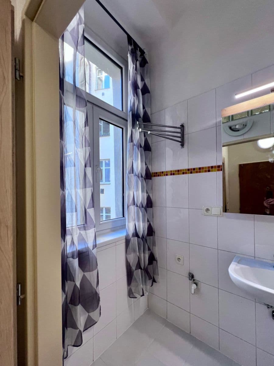 Prenájom bytu 3-izbový 63 m², Na Neklance, Praha, Praha Prenájom bytu 3-izbový 63 m², Na Neklance, Praha, Praha
