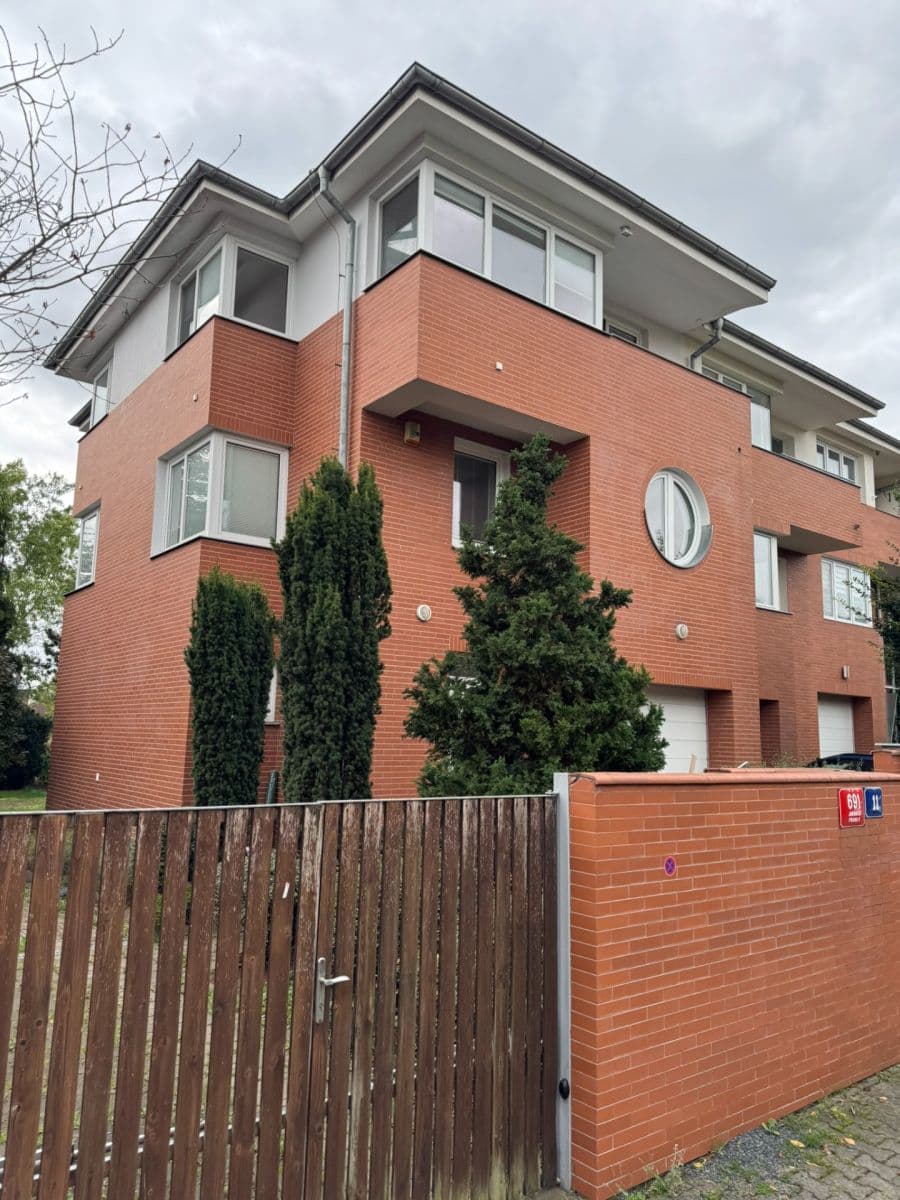 Prenájom domu 225 m², pozemok 381 m², Pučova, Praha, Praha Prenájom domu 225 m², pozemok 381 m², Pučova, Praha, Praha