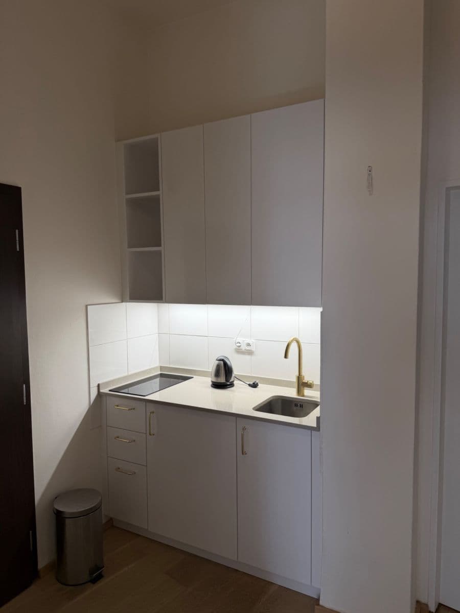 Prenájom bytu 2-izbový 35 m², Šafaříkova, Praha, Praha Prenájom bytu 2-izbový 35 m², Šafaříkova, Praha, Praha