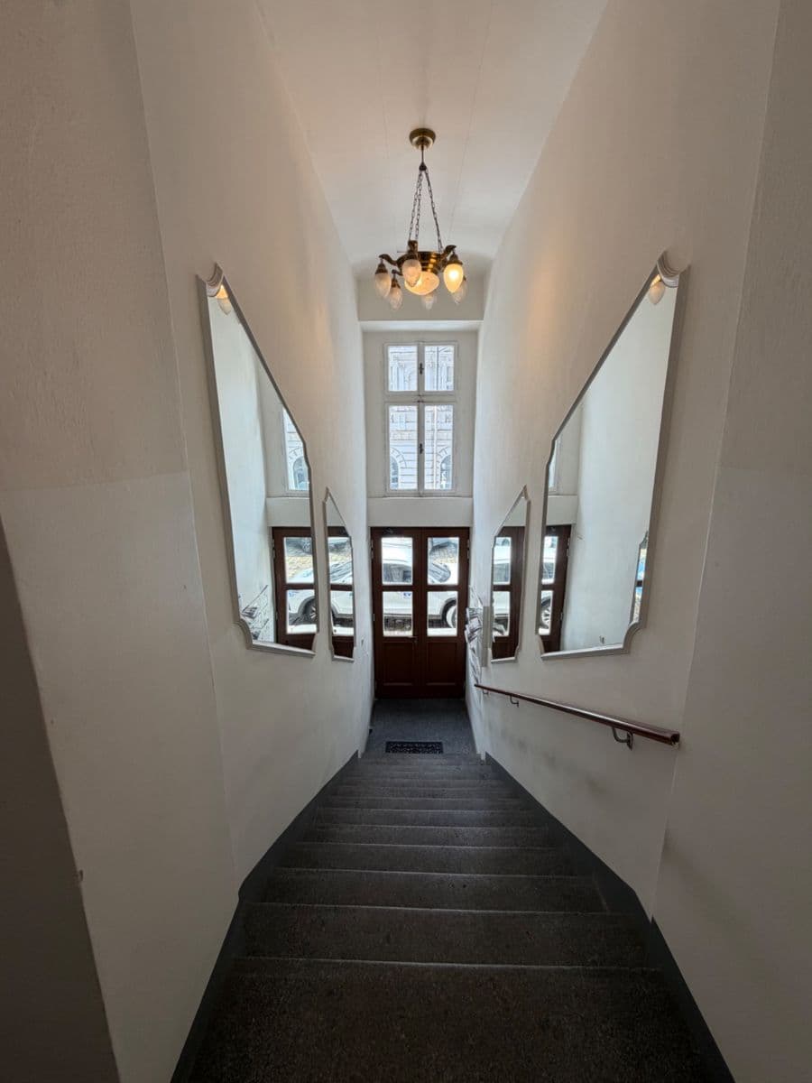 Prenájom bytu 2-izbový 35 m², Šafaříkova, Praha, Praha Prenájom bytu 2-izbový 35 m², Šafaříkova, Praha, Praha