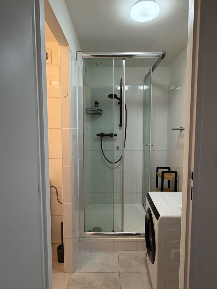 Prenájom bytu 2-izbový 35 m², Šafaříkova, Praha, Praha Prenájom bytu 2-izbový 35 m², Šafaříkova, Praha, Praha