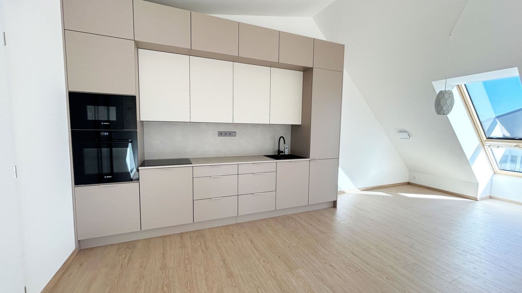Prenájom bytu 2-izbový 85 m², Cihlářská, Hostivice, Středočeský kraj Prenájom bytu 2-izbový 85 m², Cihlářská, Hostivice, Středočeský kraj
