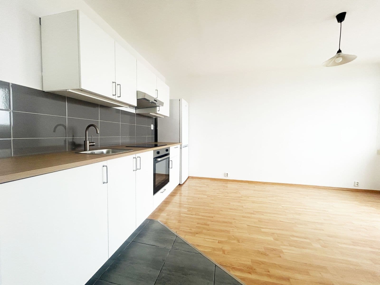 Prenájom bytu 2-izbový 33 m², Jabloňová, Praha, Praha Prenájom bytu 2-izbový 33 m², Jabloňová, Praha, Praha