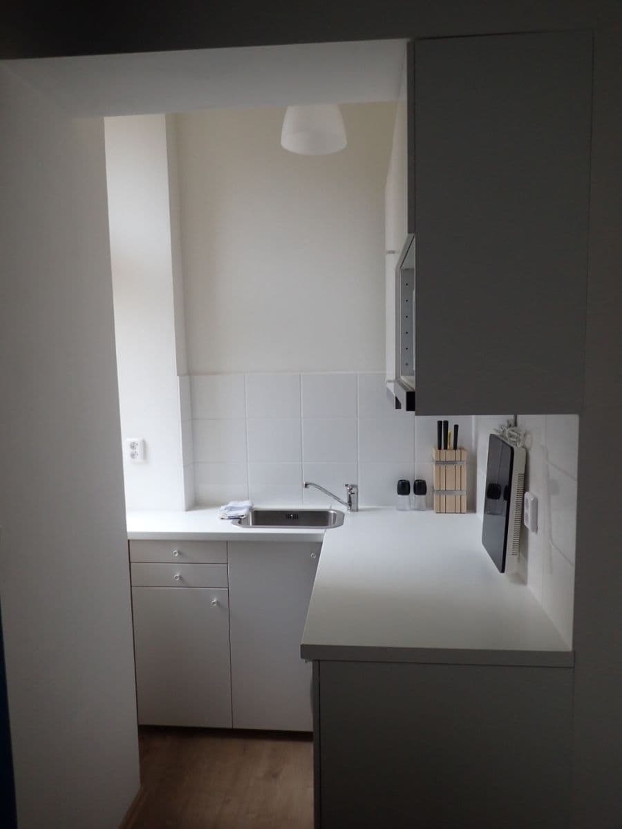 Prenájom bytu 1-izbový 17 m², Křížová, Praha, Praha Prenájom bytu 1-izbový 17 m², Křížová, Praha, Praha