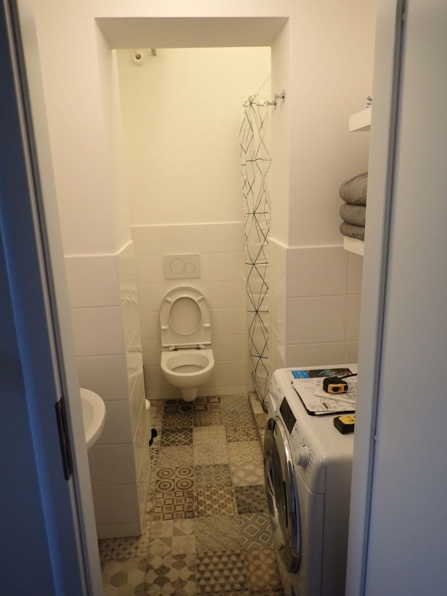 Prenájom bytu 1-izbový 17 m², Křížová, Praha, Praha Prenájom bytu 1-izbový 17 m², Křížová, Praha, Praha