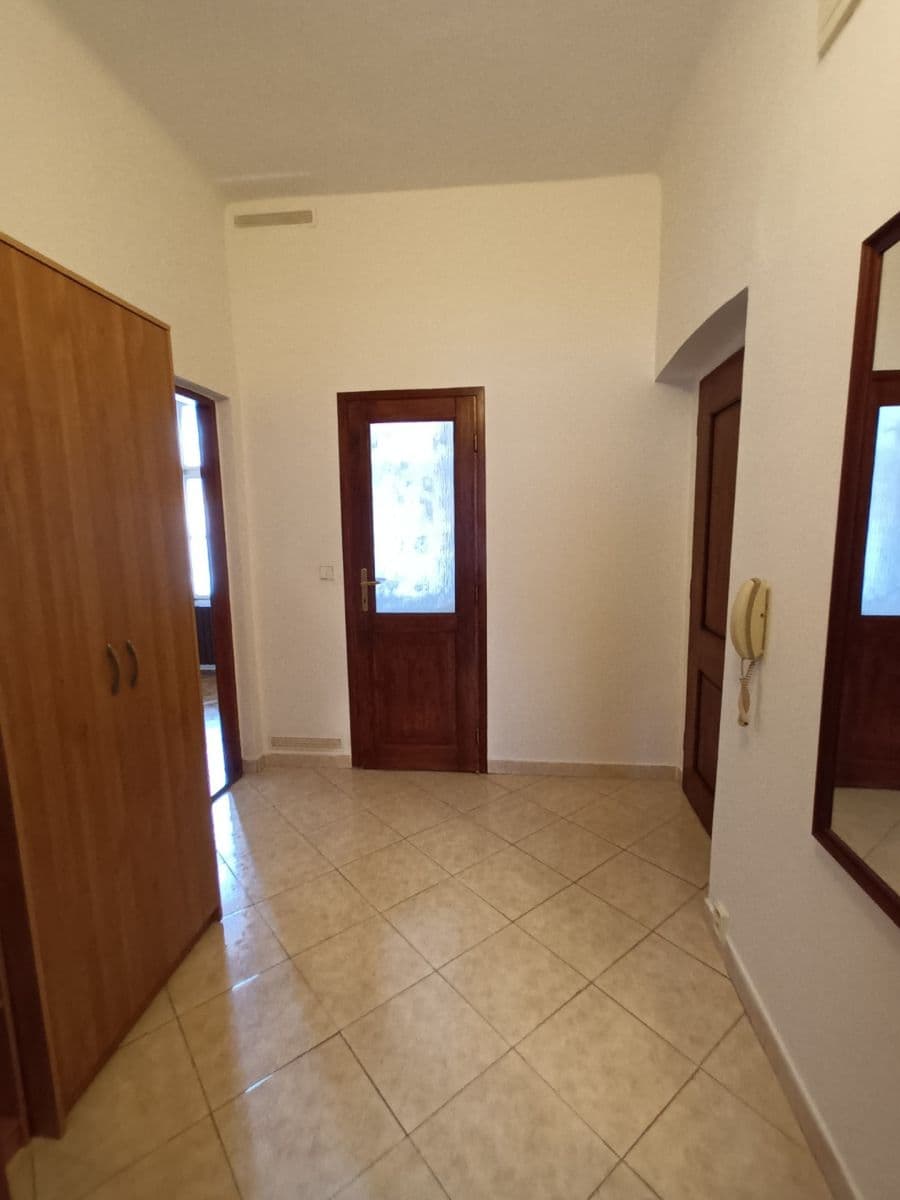 Prenájom bytu 2-izbový 53 m², Roháčova, Praha, Praha Prenájom bytu 2-izbový 53 m², Roháčova, Praha, Praha