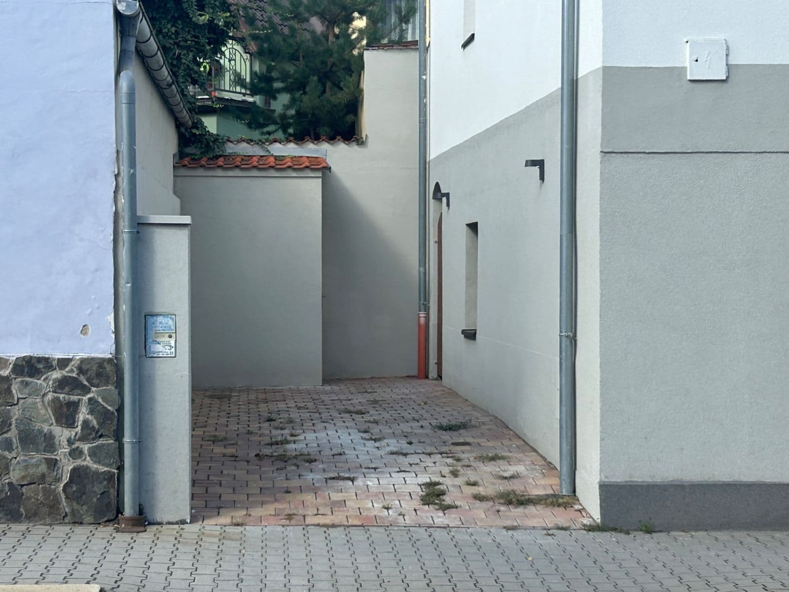 Prenájom garáže 28 m², Elišky Přemyslovny, Praha, Praha Prenájom garáže 28 m², Elišky Přemyslovny, Praha, Praha