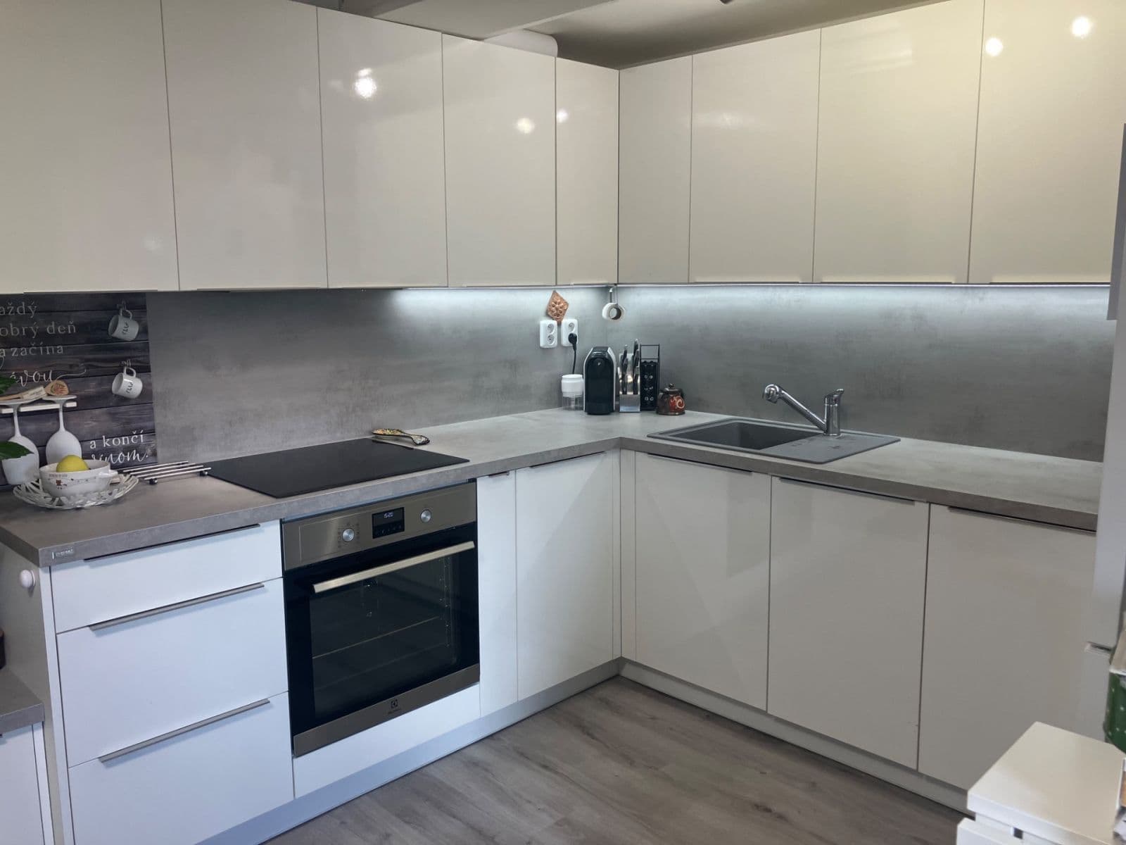 Prenájom bytu 2-izbový 48 m², Světská, Praha, Praha Prenájom bytu 2-izbový 48 m², Světská, Praha, Praha