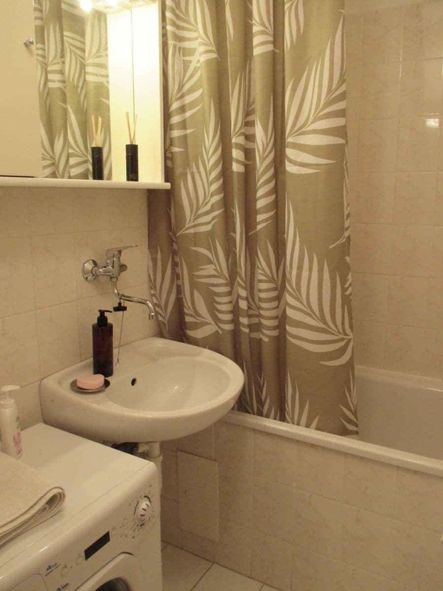 Prenájom bytu 2-izbový 39 m², Bryksova, Praha, Praha Prenájom bytu 2-izbový 39 m², Bryksova, Praha, Praha