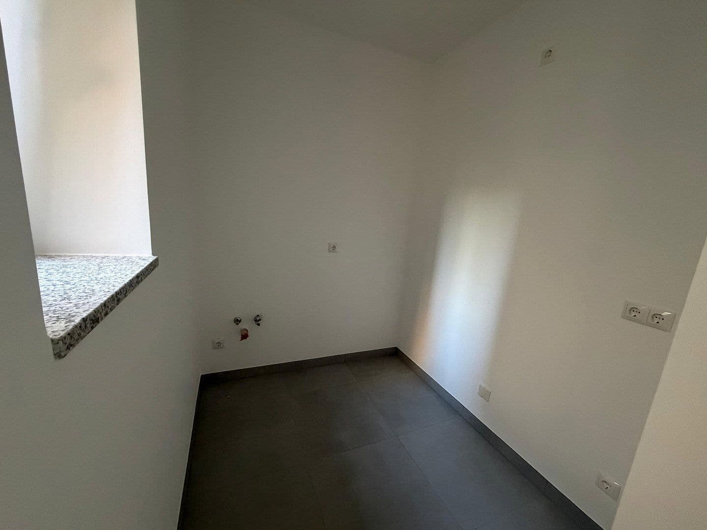 Prenájom bytu 3-izbový 46 m², Metzer Straße 11, Köln, Severné Porýnie - Westfálsko Prenájom bytu 3-izbový 46 m², Metzer Straße 11, Köln, Severné Porýnie - Westfálsko