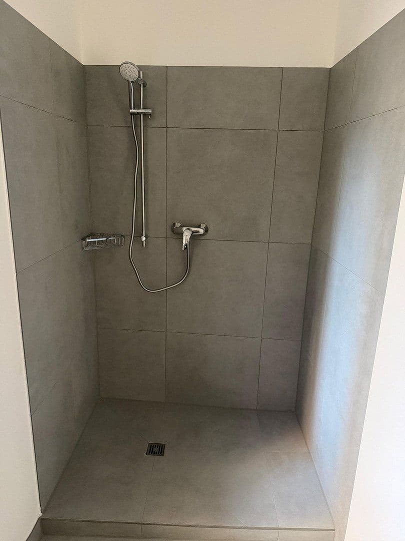 Prenájom bytu 3-izbový 46 m², Metzer Straße 11, Köln, Severné Porýnie - Westfálsko Prenájom bytu 3-izbový 46 m², Metzer Straße 11, Köln, Severné Porýnie - Westfálsko