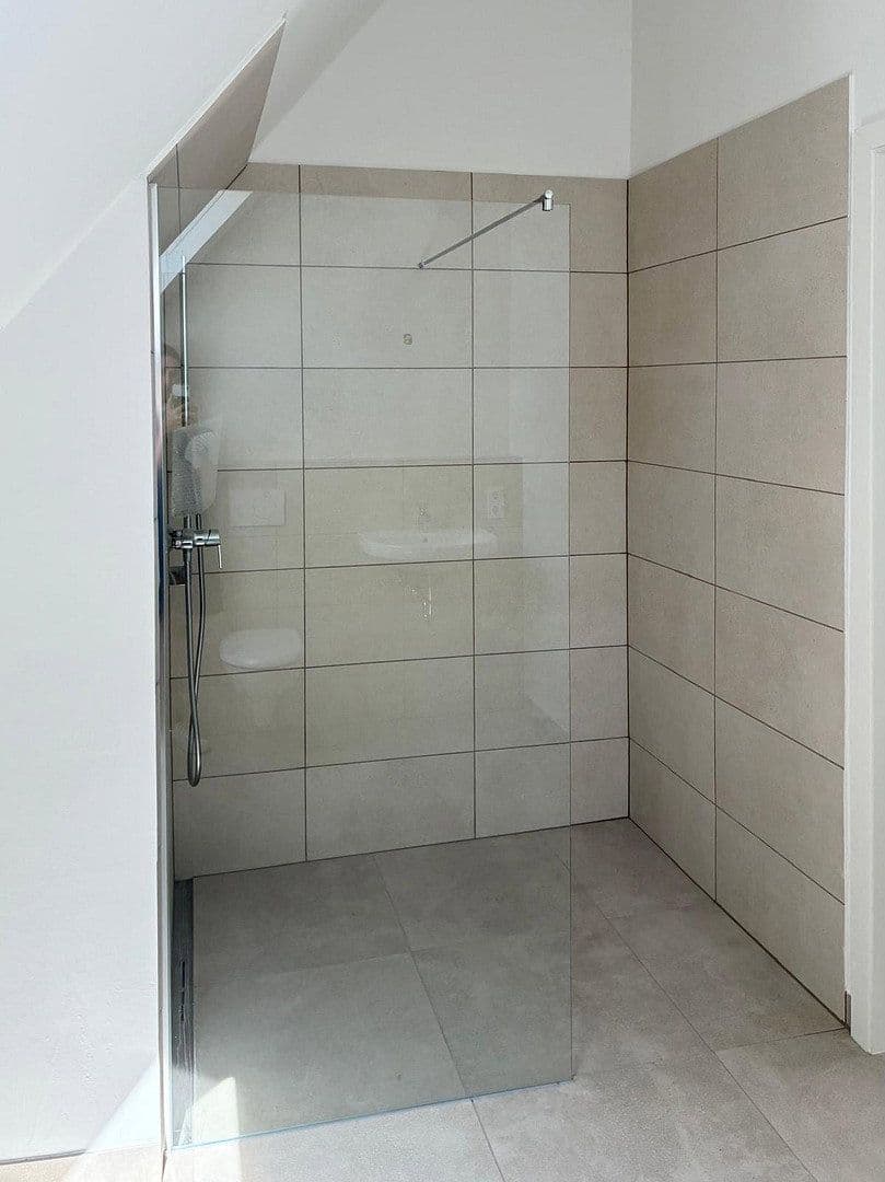 Prenájom bytu 4-izbový 140 m², Köln, Severné Porýnie - Westfálsko Prenájom bytu 4-izbový 140 m², Köln, Severné Porýnie - Westfálsko