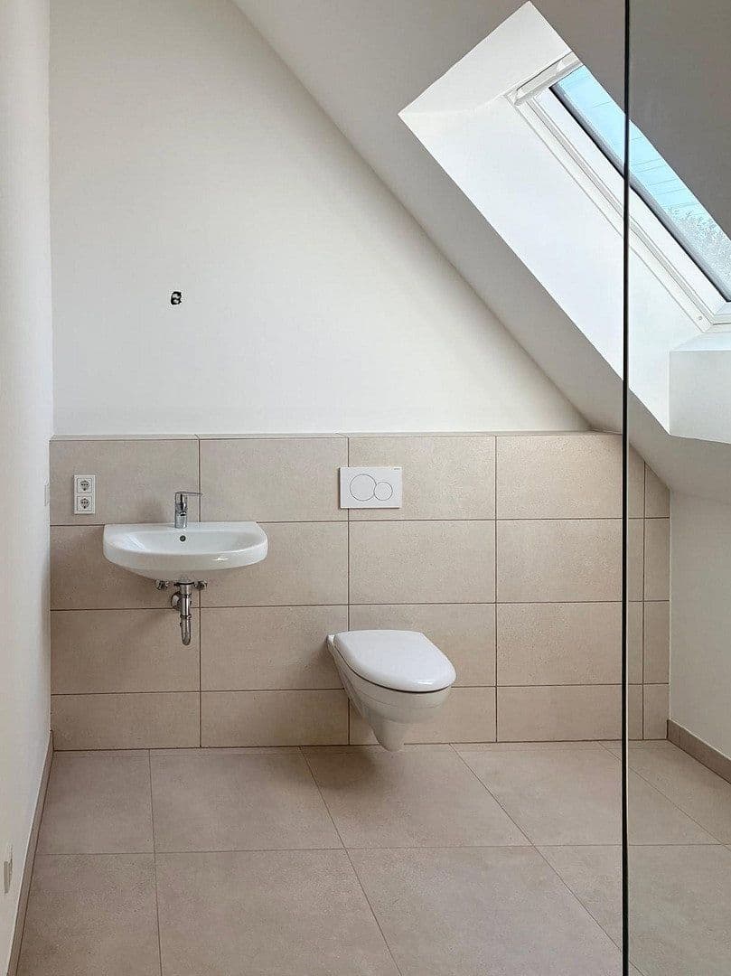 Prenájom bytu 4-izbový 140 m², Köln, Severné Porýnie - Westfálsko Prenájom bytu 4-izbový 140 m², Köln, Severné Porýnie - Westfálsko