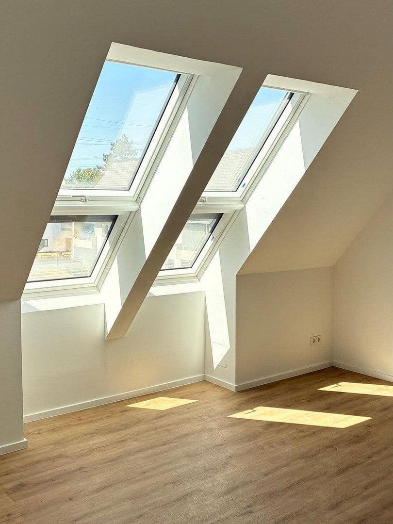 Prenájom bytu 4-izbový 140 m², Köln, Severné Porýnie - Westfálsko Prenájom bytu 4-izbový 140 m², Köln, Severné Porýnie - Westfálsko