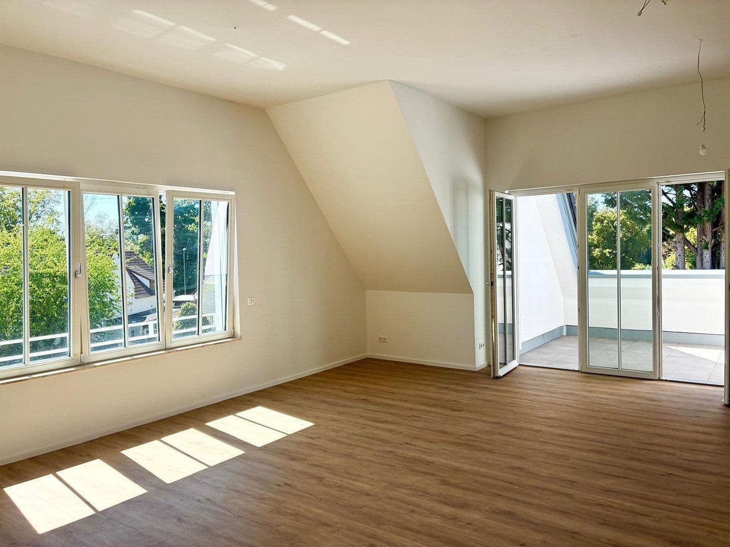 Prenájom bytu 4-izbový 140 m², Köln, Severné Porýnie - Westfálsko Prenájom bytu 4-izbový 140 m², Köln, Severné Porýnie - Westfálsko