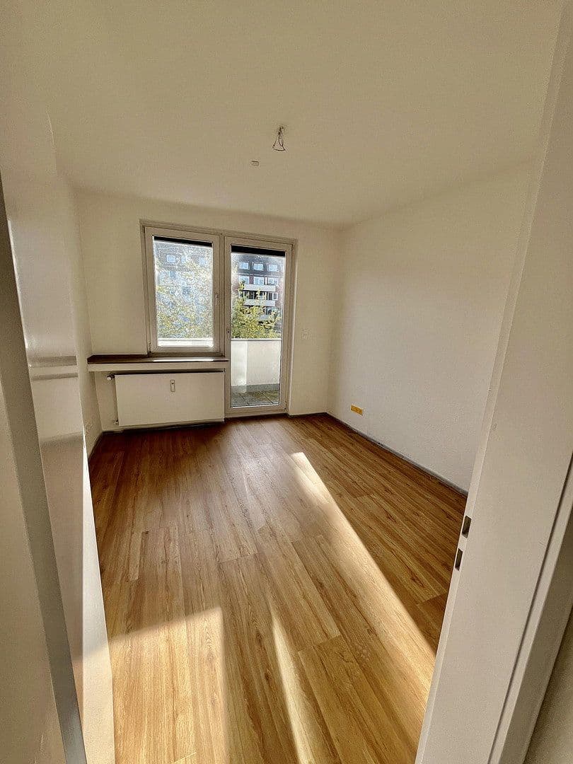 Prenájom bytu 3-izbový 87 m², Mülheimer Freiheit, Köln, Severné Porýnie - Westfálsko Prenájom bytu 3-izbový 87 m², Mülheimer Freiheit, Köln, Severné Porýnie - Westfálsko