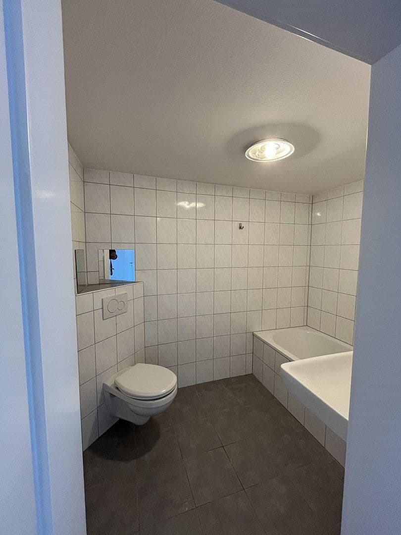 Prenájom bytu 3-izbový 87 m², Mülheimer Freiheit, Köln, Severné Porýnie - Westfálsko Prenájom bytu 3-izbový 87 m², Mülheimer Freiheit, Köln, Severné Porýnie - Westfálsko