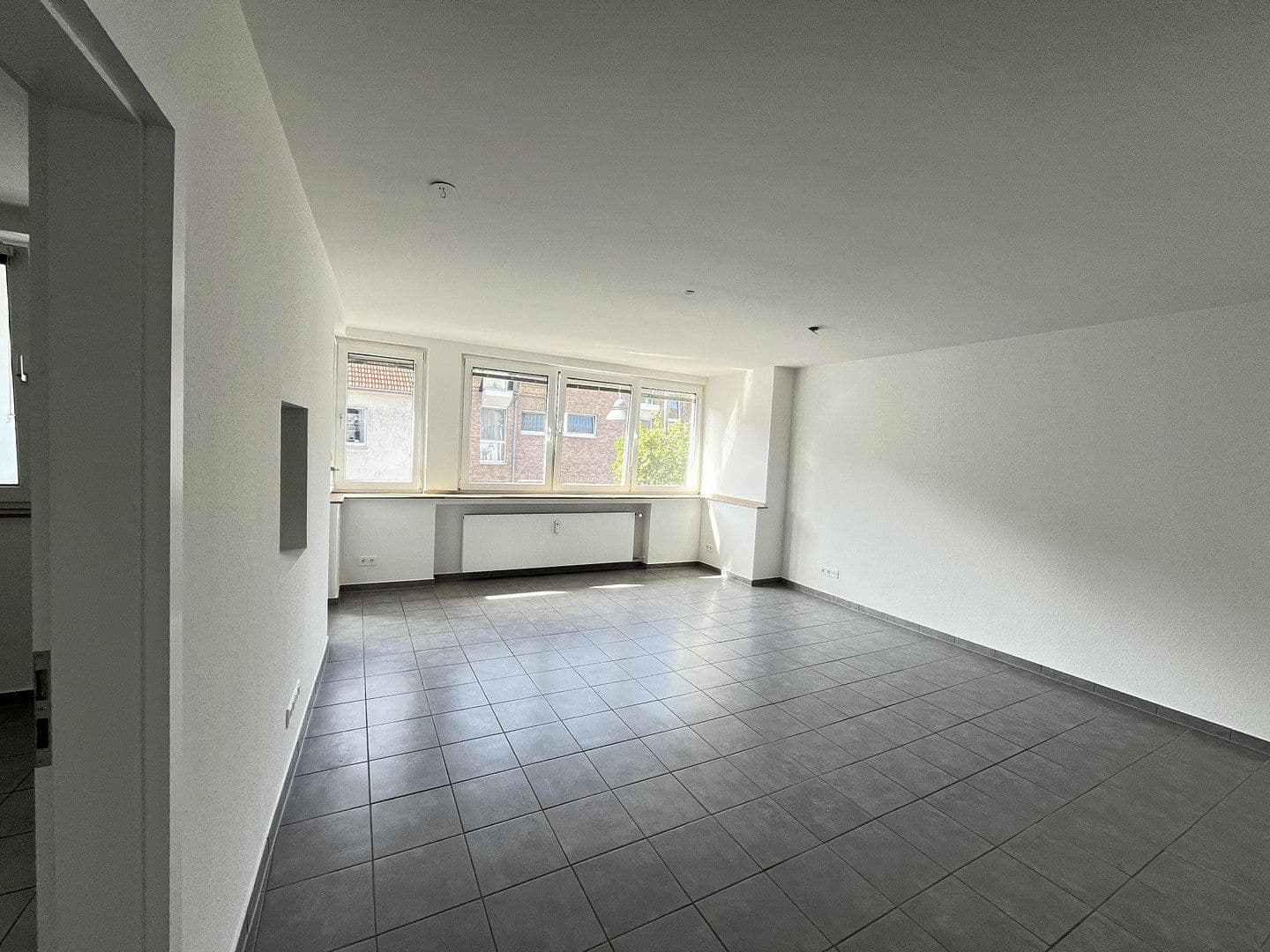 Prenájom bytu 3-izbový 87 m², Mülheimer Freiheit, Köln, Severné Porýnie - Westfálsko Prenájom bytu 3-izbový 87 m², Mülheimer Freiheit, Köln, Severné Porýnie - Westfálsko