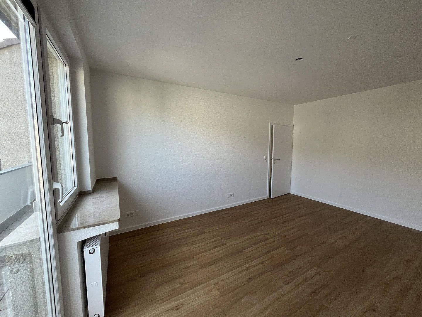Prenájom bytu 3-izbový 87 m², Mülheimer Freiheit, Köln, Severné Porýnie - Westfálsko Prenájom bytu 3-izbový 87 m², Mülheimer Freiheit, Köln, Severné Porýnie - Westfálsko