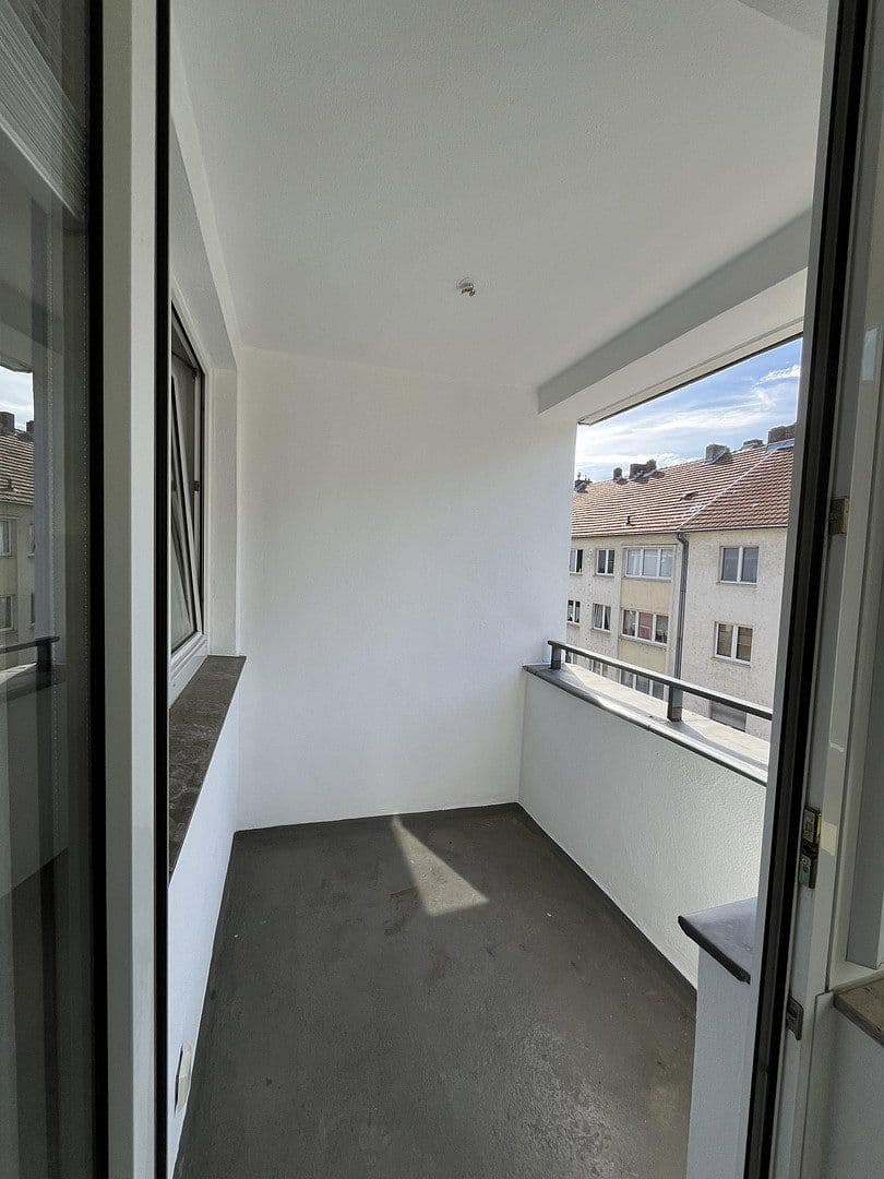 Prenájom bytu 3-izbový 87 m², Mülheimer Freiheit, Köln, Severné Porýnie - Westfálsko Prenájom bytu 3-izbový 87 m², Mülheimer Freiheit, Köln, Severné Porýnie - Westfálsko