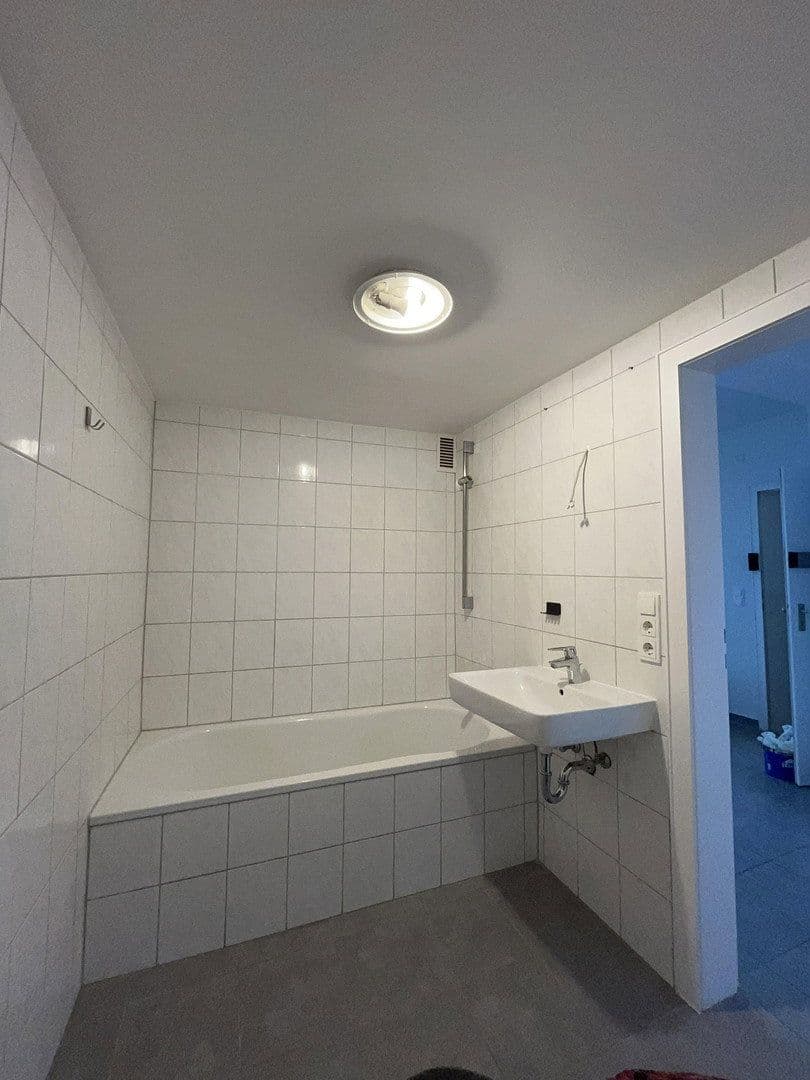 Prenájom bytu 3-izbový 87 m², Mülheimer Freiheit, Köln, Severné Porýnie - Westfálsko Prenájom bytu 3-izbový 87 m², Mülheimer Freiheit, Köln, Severné Porýnie - Westfálsko