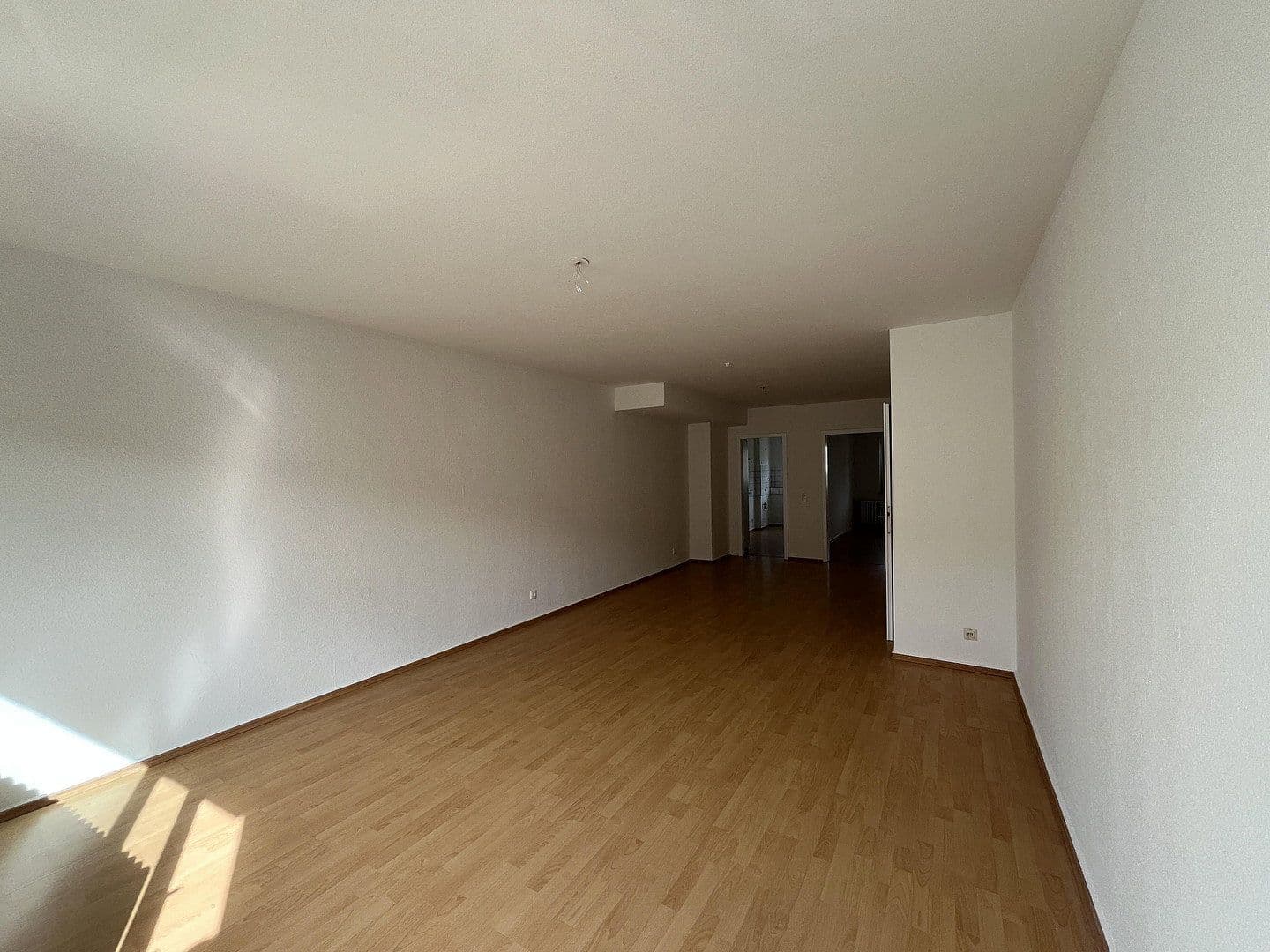 Prenájom bytu 2-izbový 65 m², Mülheimer Freiheit, Köln, Severné Porýnie - Westfálsko Prenájom bytu 2-izbový 65 m², Mülheimer Freiheit, Köln, Severné Porýnie - Westfálsko