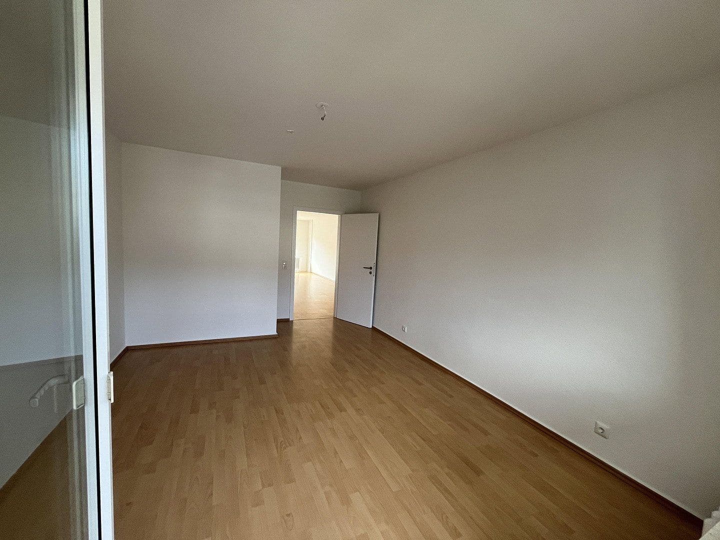 Prenájom bytu 2-izbový 65 m², Mülheimer Freiheit, Köln, Severné Porýnie - Westfálsko Prenájom bytu 2-izbový 65 m², Mülheimer Freiheit, Köln, Severné Porýnie - Westfálsko