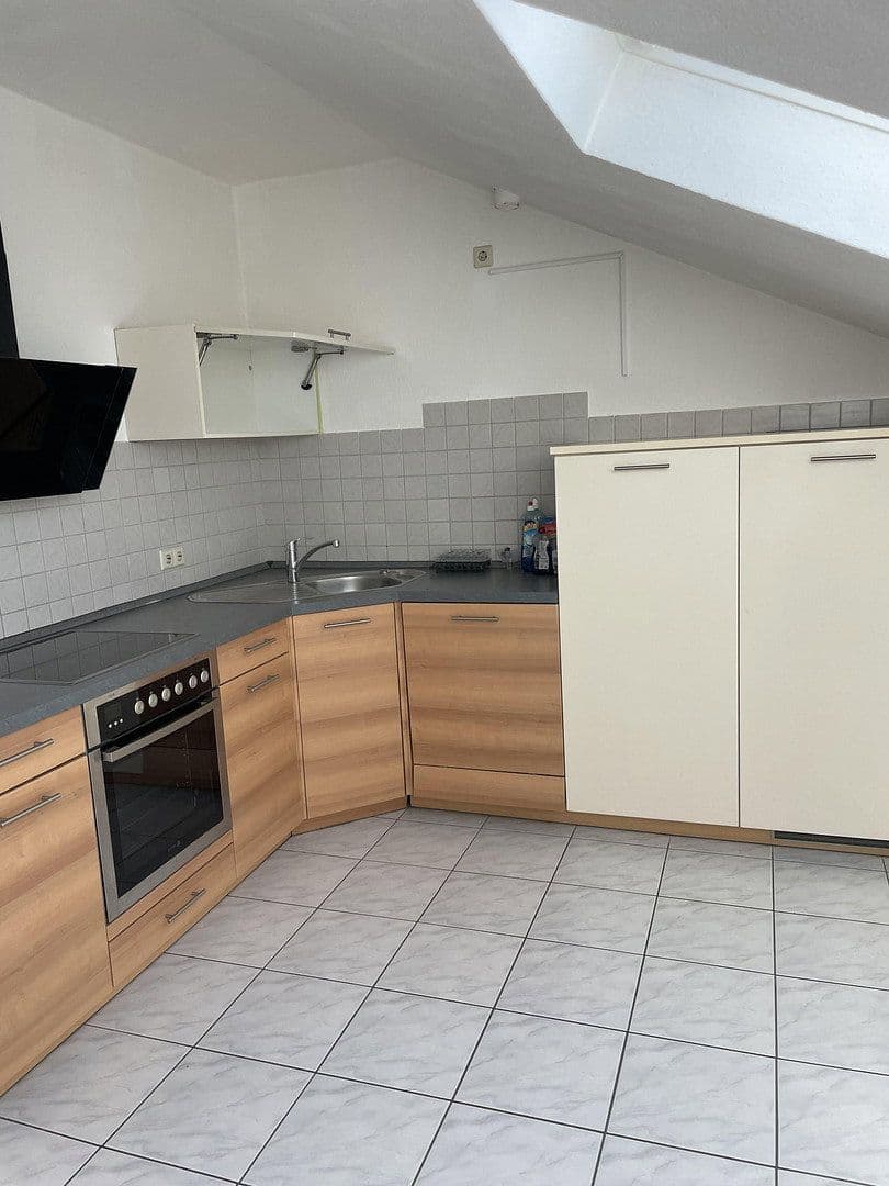 Prenájom bytu 2-izbový 101 m², Oftersheim, Bádensko-Wurttembersko Prenájom bytu 2-izbový 101 m², Oftersheim, Bádensko-Wurttembersko