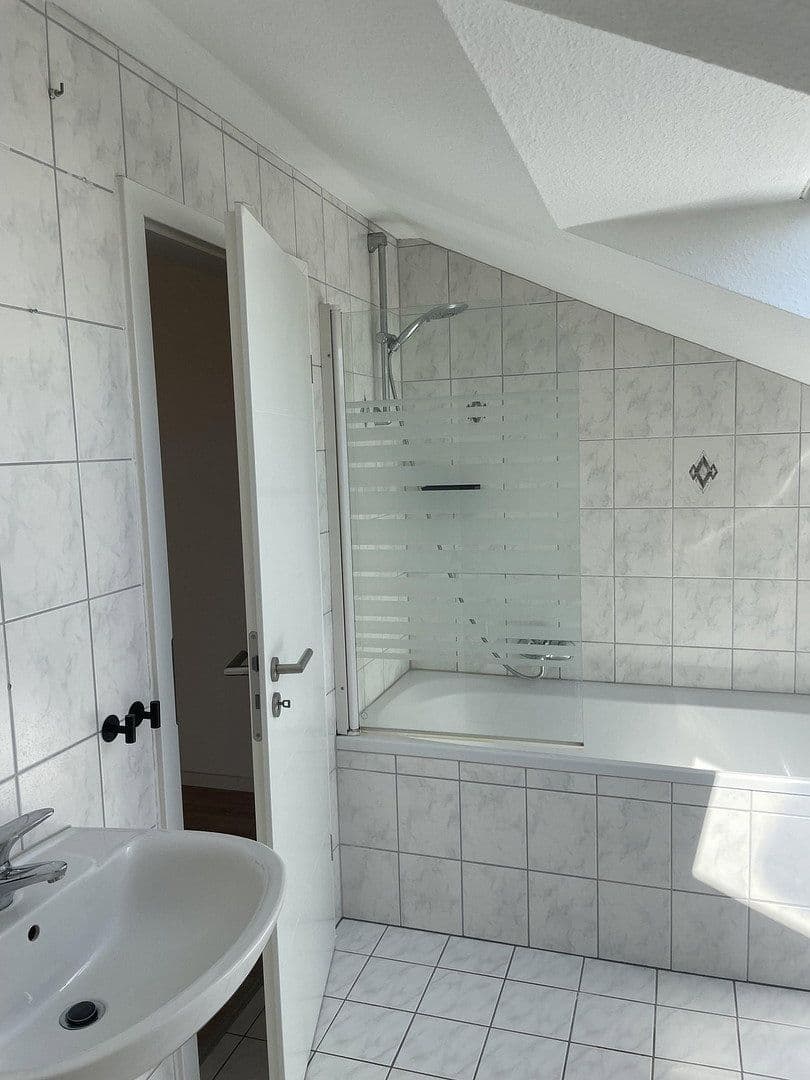 Prenájom bytu 2-izbový 101 m², Oftersheim, Bádensko-Wurttembersko Prenájom bytu 2-izbový 101 m², Oftersheim, Bádensko-Wurttembersko