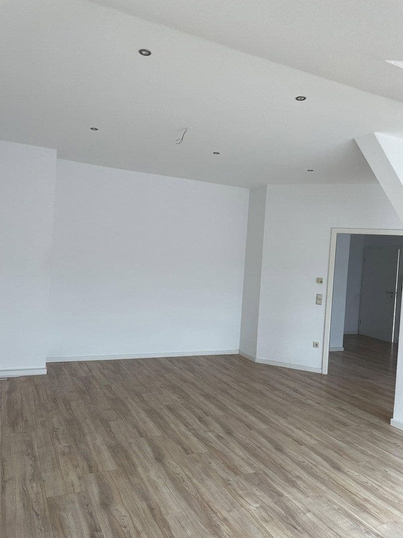 Prenájom bytu 2-izbový 101 m², Oftersheim, Bádensko-Wurttembersko Prenájom bytu 2-izbový 101 m², Oftersheim, Bádensko-Wurttembersko