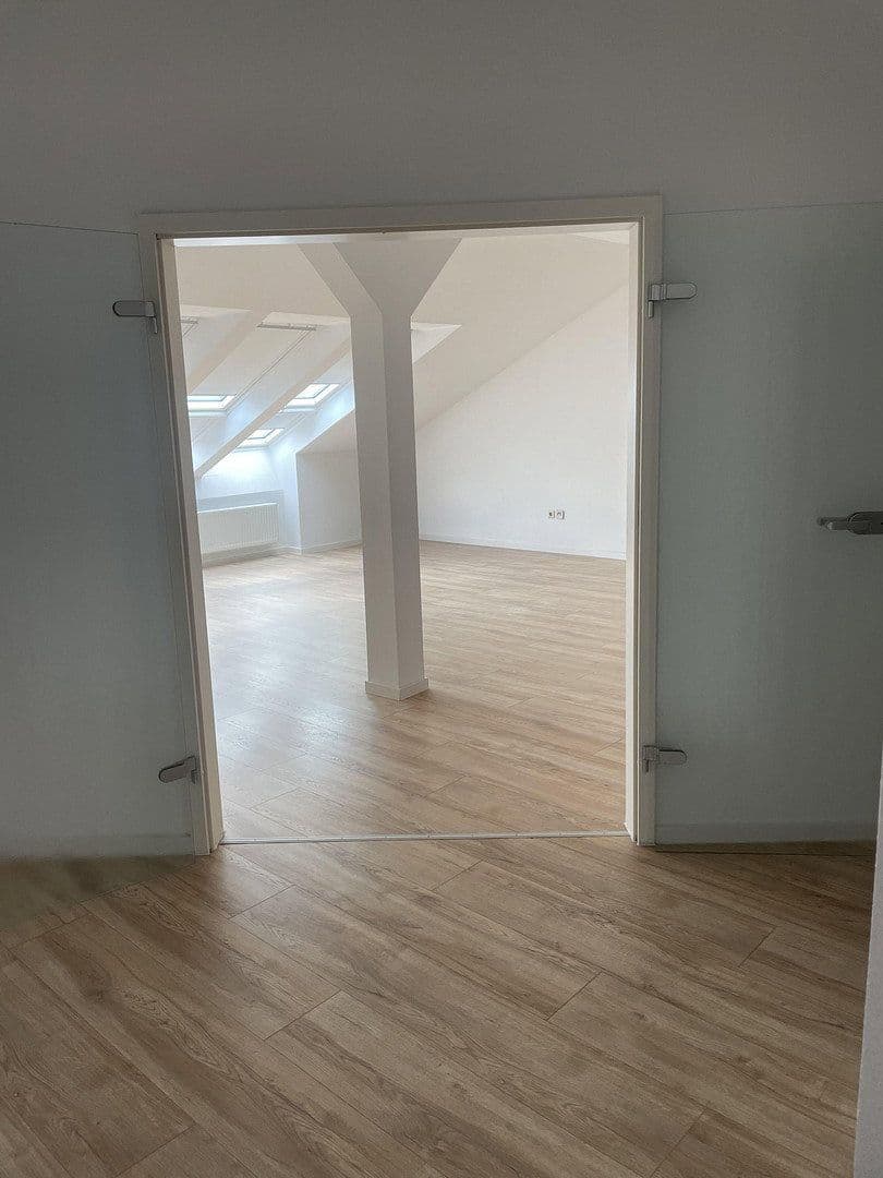 Prenájom bytu 2-izbový 101 m², Oftersheim, Bádensko-Wurttembersko Prenájom bytu 2-izbový 101 m², Oftersheim, Bádensko-Wurttembersko