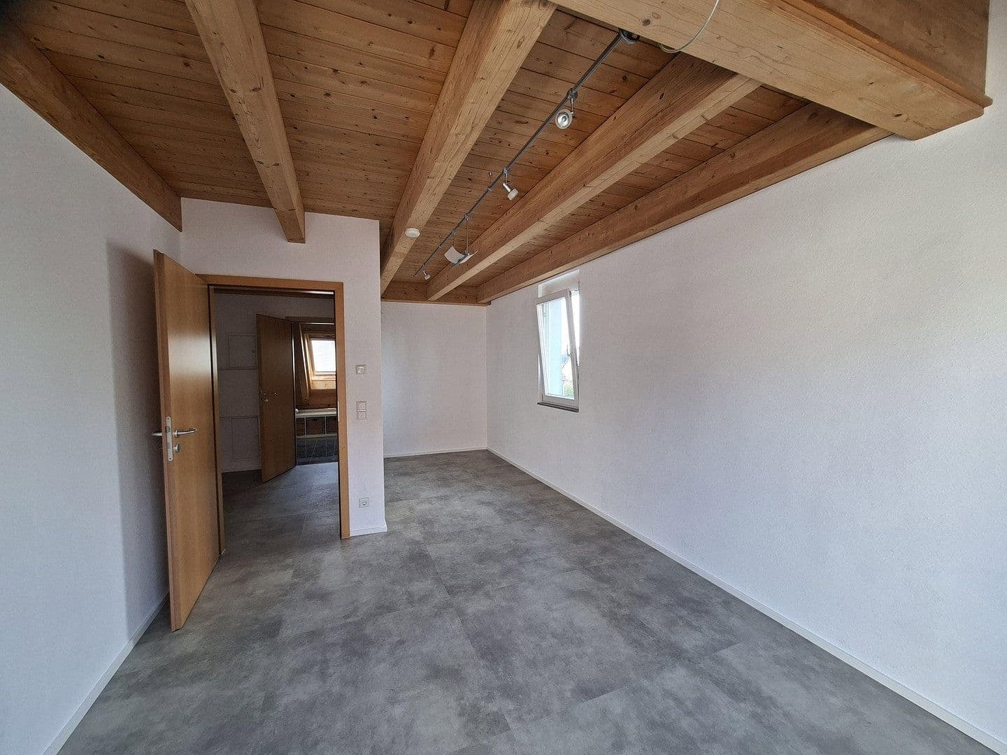 Prenájom bytu 4-izbový 112 m², Kernen im Remstal, Bádensko-Wurttembersko Prenájom bytu 4-izbový 112 m², Kernen im Remstal, Bádensko-Wurttembersko